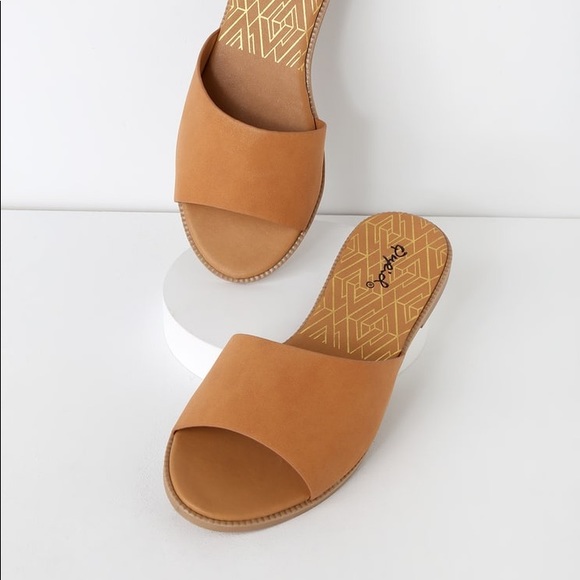 Tan Slide Nubuck Flat Sandals Sz 7, 7.5, 8 NIB - Picture 2 of 4